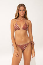 Load image into Gallery viewer, Model Front: Wednesday In Hawaii By Rio De Sol Top Top Kiko-Coco Kauai