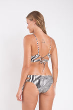 Load image into Gallery viewer, Model Back: Rio De Sol Set Set Collage Camille Madrid