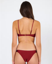 Load image into Gallery viewer, Image 06: Rio De Sol Set Set Shimmer-Divino Bandeau-Knot Essential
