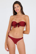Load image into Gallery viewer, Model Front: Rio De Sol Set Set Shimmer-Divino Bandeau-Knot Nice-Fio
