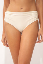 Load image into Gallery viewer, Gallery: Rio De Sol Bottom Bottom Malibu-Natural Amy

