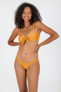 Model Front: Rio De Sol Set Set Damasco Bandeau-No Essential
