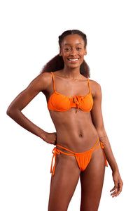 Model Front: Rio De Sol Set Set Dots-Orange Balconet-Tie Pipa