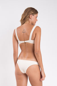 Model Back: Rio De Sol Set Set Malibu-Natural Amelia Essential