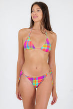 Load image into Gallery viewer, Model Front: Rio De Sol Set Set Tulip-Garden Tri-Inv Ibiza
