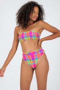 Model Front: Rio De Sol Top Top Tulip-Garden Bandeau-Reto